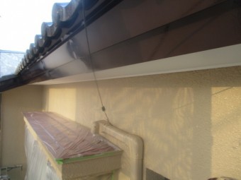 破風板金の上塗りが終了しました