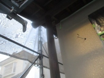 玄関化粧柱を塗装しました
