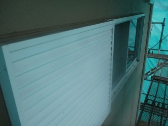 洗浄後の雨戸の状態です