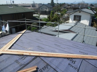 棟板金下地の取り付けが終了しました