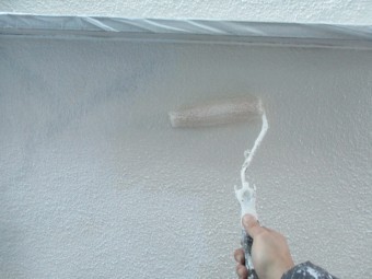 中塗り塗装中です