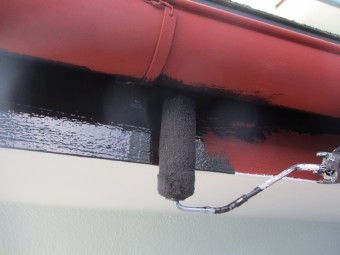 破風板塗装中です