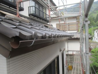 軒樋を取り付けました