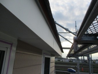 破風板のさび止めが終了しました