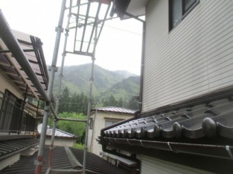 這い樋と呼び樋の配管です