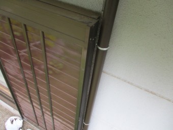 縦樋を取りつけました