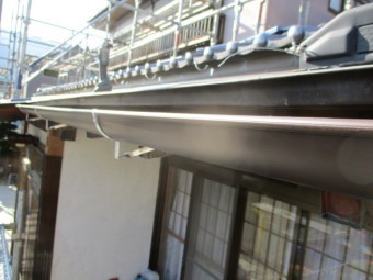 軒樋を取りつけました