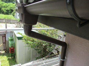 集水器と縦樋を繋ぎました
