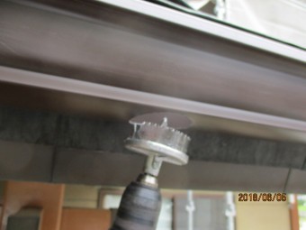 排水穴を開けました