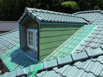 はと小屋下塗り終了です。