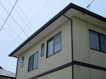 2階の軒樋の取り付けが終了しました