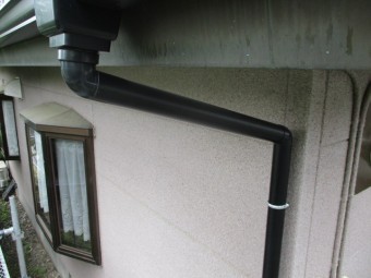 縦樋と集水器を繋ぎました