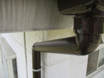 縦樋と集水器を繋ぎました