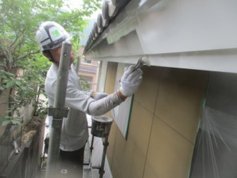 破風板金のだめ込み中です