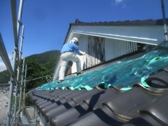 格子の塗装中です