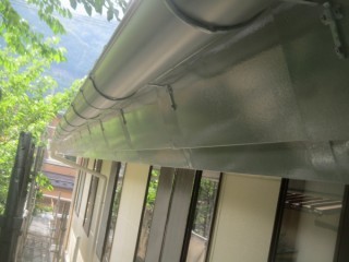 新規の軒樋です