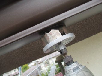 排水穴を開けました