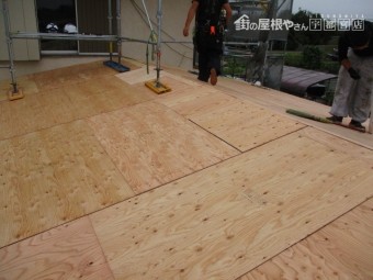 野地板を貼りました