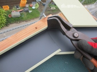 捨て谷を曲げ加工中です