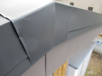 棟板金の取り付けです