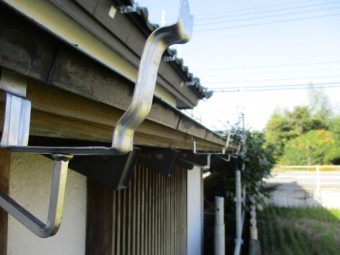 打ち込み金具を取り付けました
