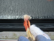コロニアル材の軒先のだめ込み中です