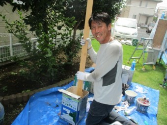 門塀塗装の塗料を調色中です