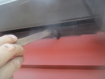 破風板の塗装中です