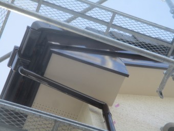 破風板の上塗り塗装が終了しました
