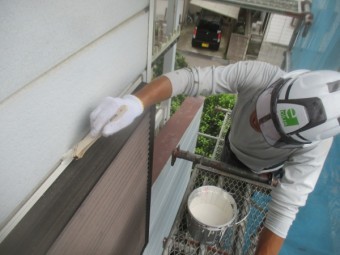 見切り縁のさび止め塗装中です