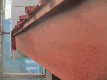 水切りと破風板をさび止め塗装しました