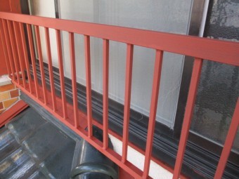 手すりのさび止め塗装が終了しました