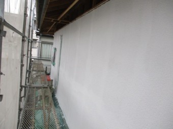 2階の西面の下塗りが終了しました