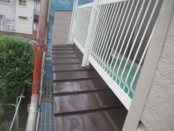 瓦棒板金屋根の中塗りが終了しました