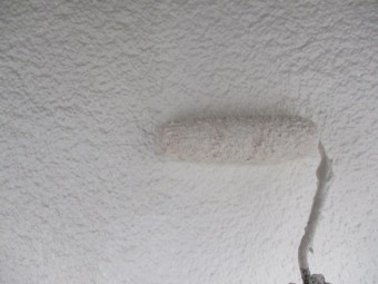 1階の北面の上塗り塗装中です