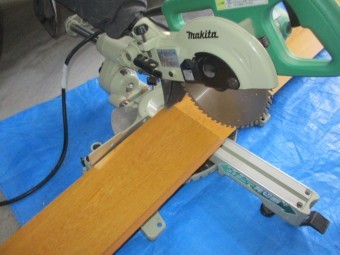 羽目板の加工中です