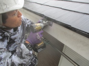 軒樋金具を取り付けました