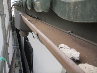 雨樋の撤去前の状態です