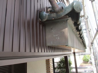 下屋根の上と下を1枚に繋ぎました