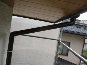 集水器と縦樋を繋ぎました