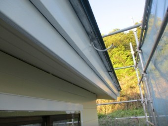 破風板の中塗りが終了しました