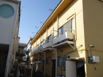 足場が外れアパートの外壁塗装が終了しました