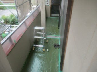 ベランダの床養生をしました