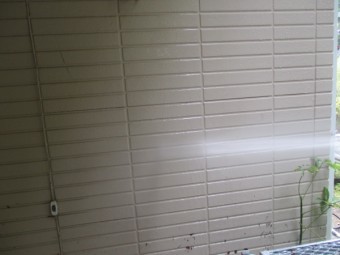 外壁の高圧洗浄中です