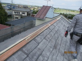 貫き板を取り付けました