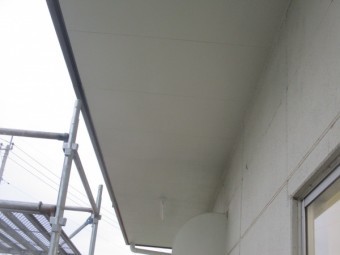 軒天塗装が終了しました