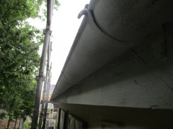 軒樋と破風板の下塗りが終了しました