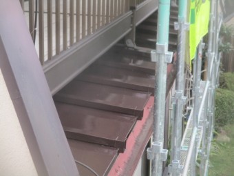 瓦棒板金屋根の中塗りが終了しました
