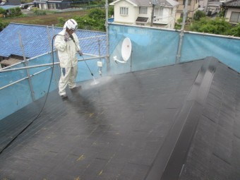 けらば板金の洗浄中です