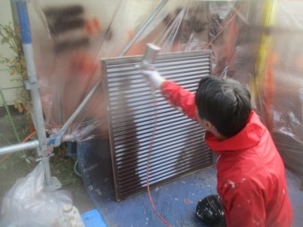上塗り塗装中です